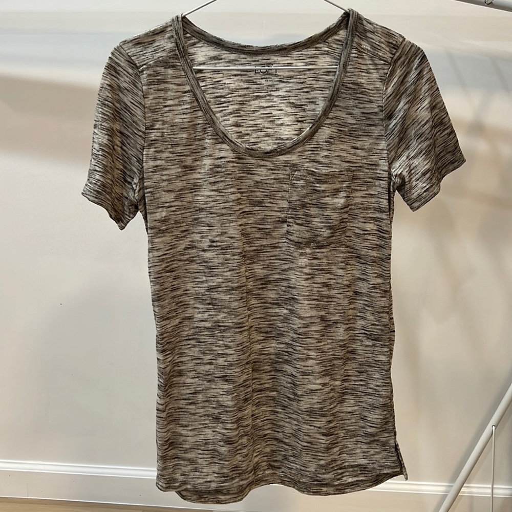 Like new Ann Taylor Loft Scoopneck White and Grey T-Shirt